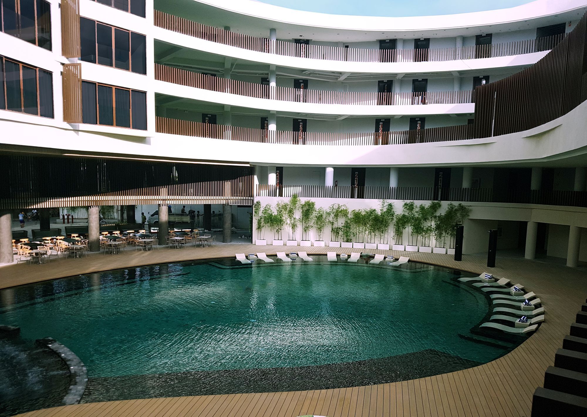 Hotel Hue And Boracay Managed By Hii 4*