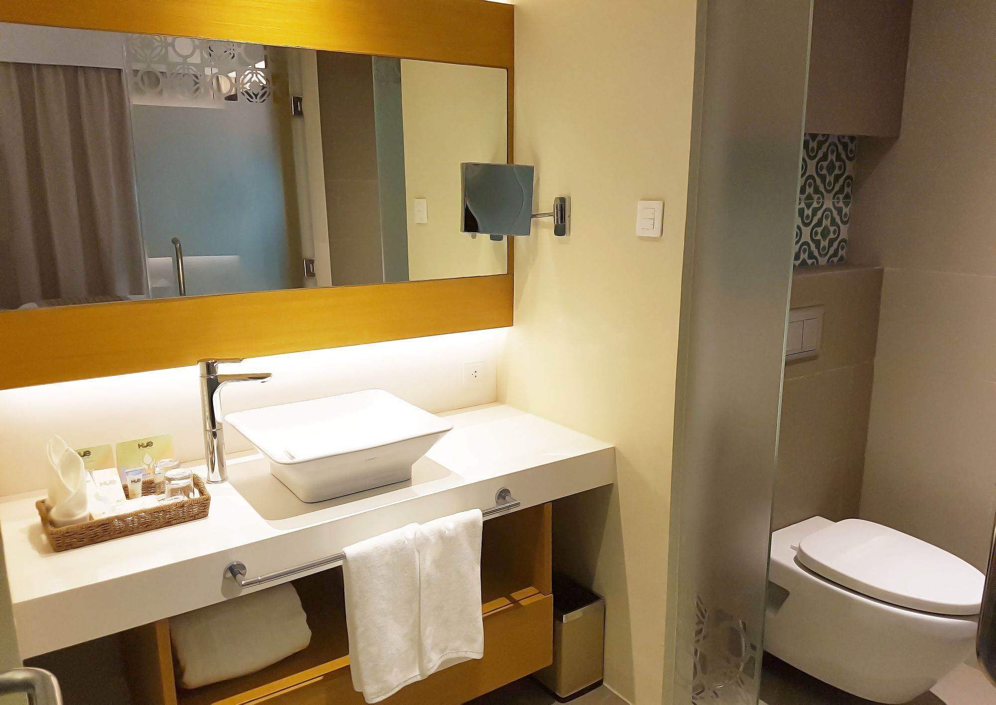 Hue And Boracay Managed By Hii